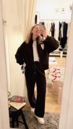 Костюм COEUR Travel Zip: свитшот на длинной молнии и брюки, шоколадный, белое сердце