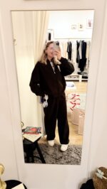 Костюм COEUR Travel Zip в шоуруме 10motifs, свитшот застёгнут